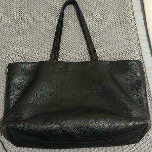 Cuyana black leather tote in excellent condition.